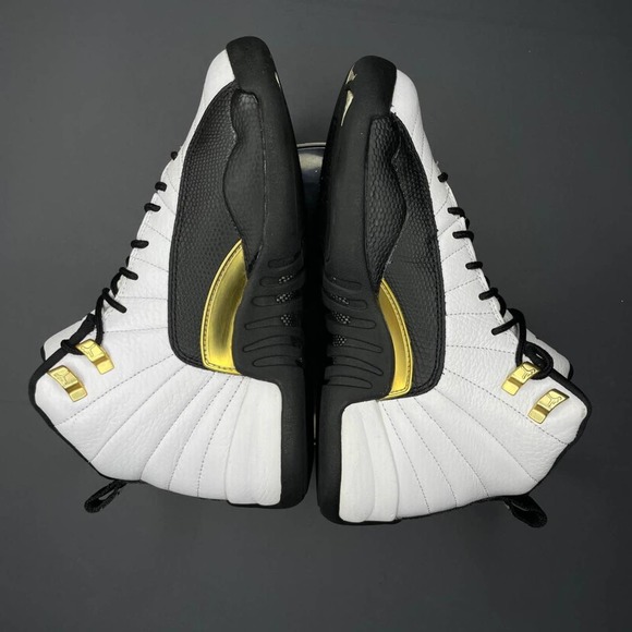 🔥SOLD🔥 Used Air Jordan 12 Royalty Taxi Women Size 7.5 Kids size : 6 - Picture 5 of 7